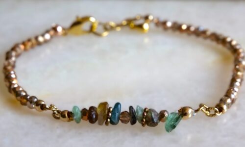 "Kralenarmband met inzetstuk" - Marjolein Meijer