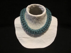 "Gepunnikt papiergaren"- turkoois - Irma de Jong